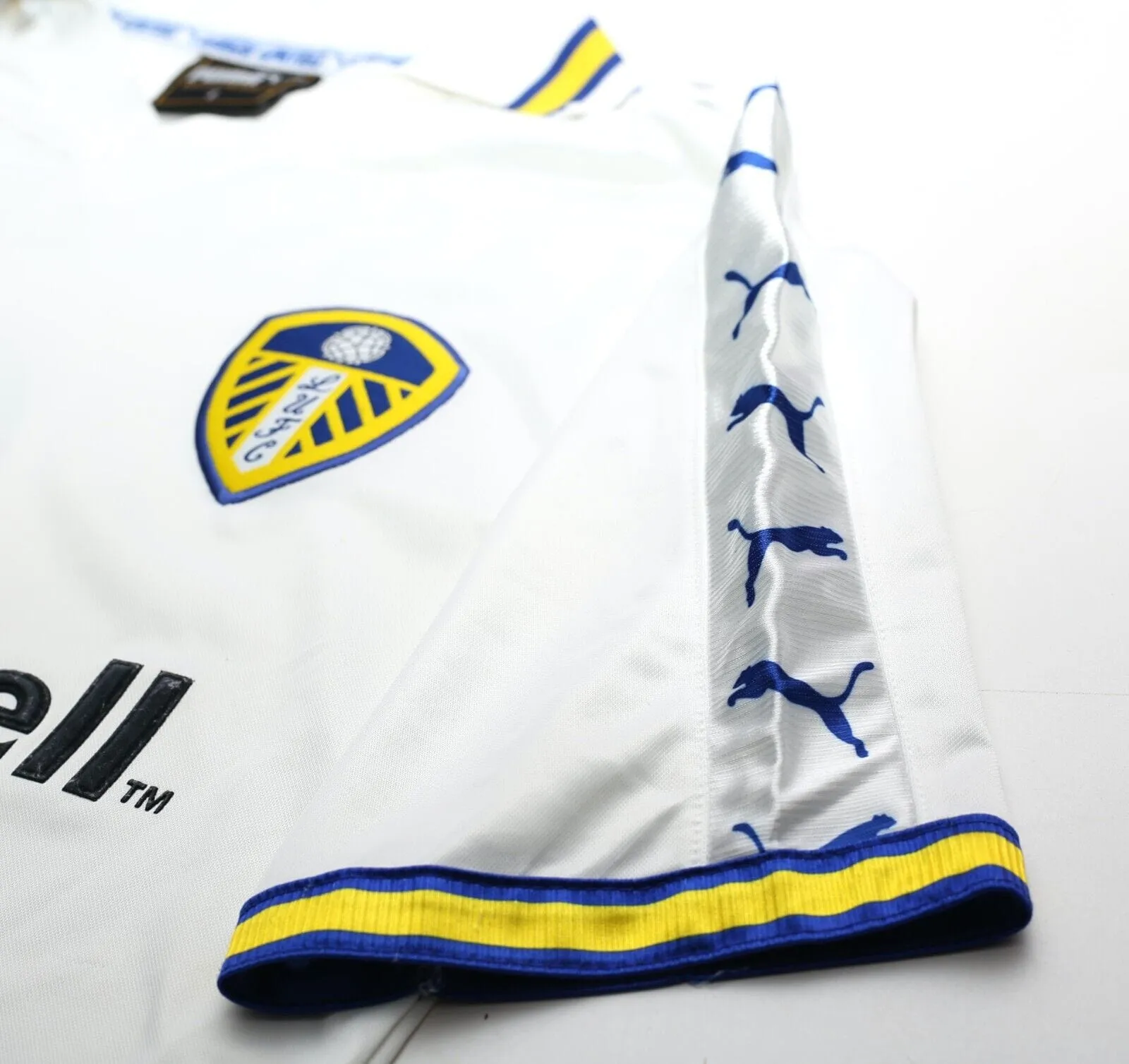 1998/00 HASSELBAINK #9 Leeds United Vintage PUMA Home Football Shirt (S)