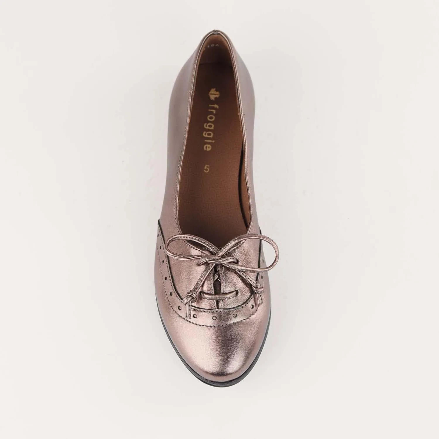 Flat Pump with Bow in Lead Metallic - 12642