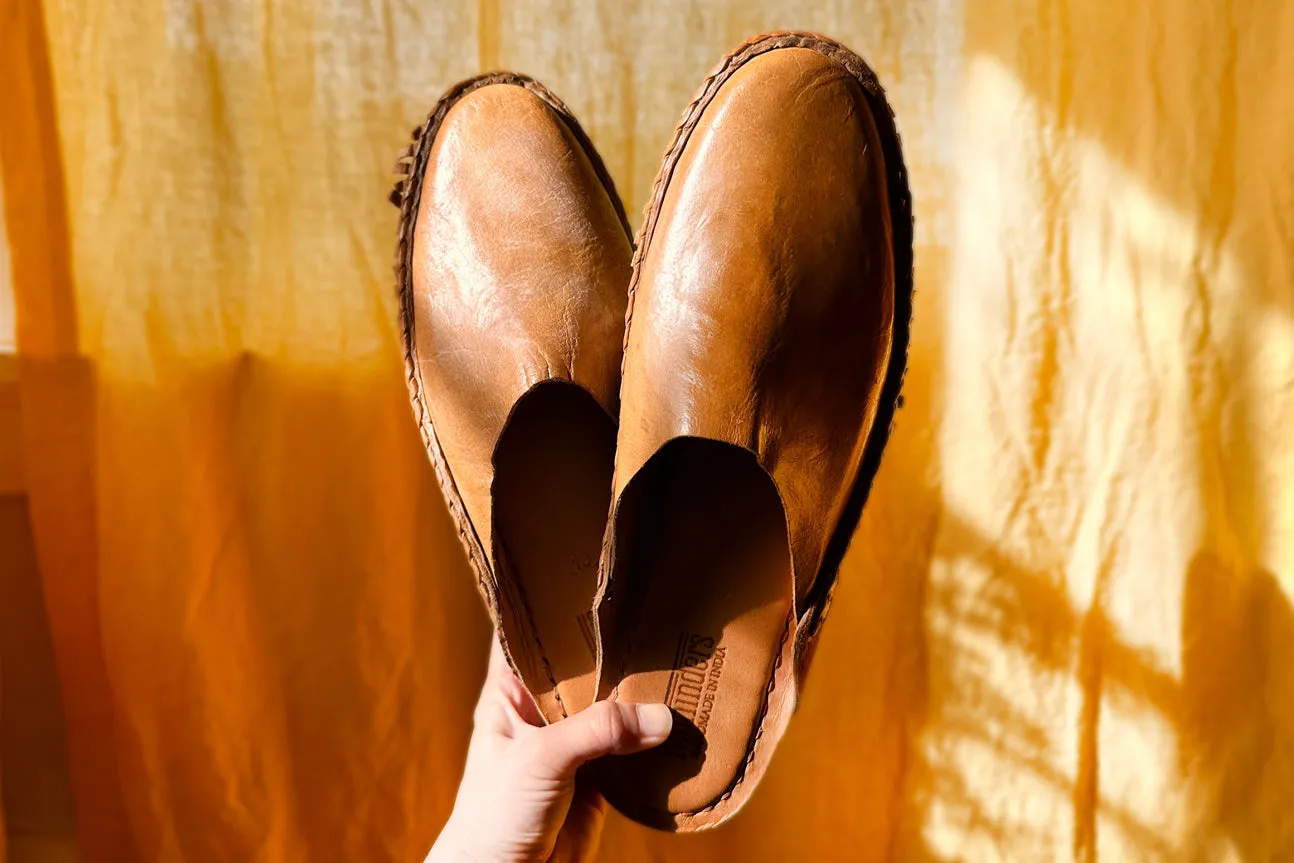 Seconds: Men's Heritage Solid City Slipper in Honey