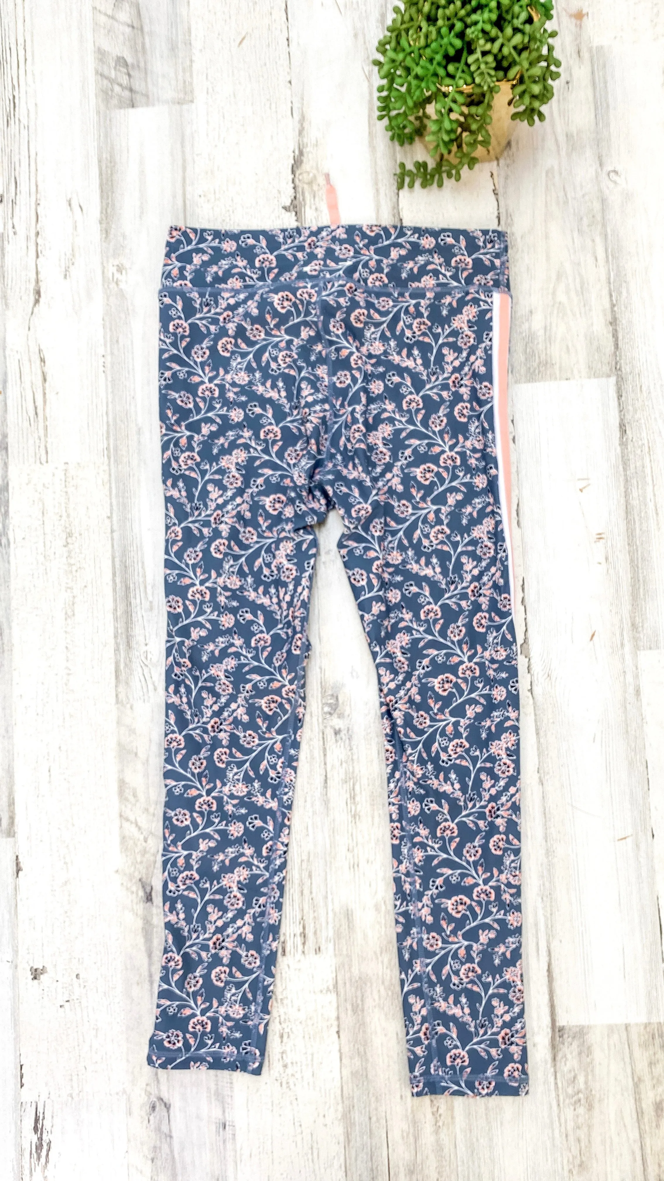 The Upside Santa Fe Floral Mid-Rise Leggings in Sherbert Floral (10 or M)