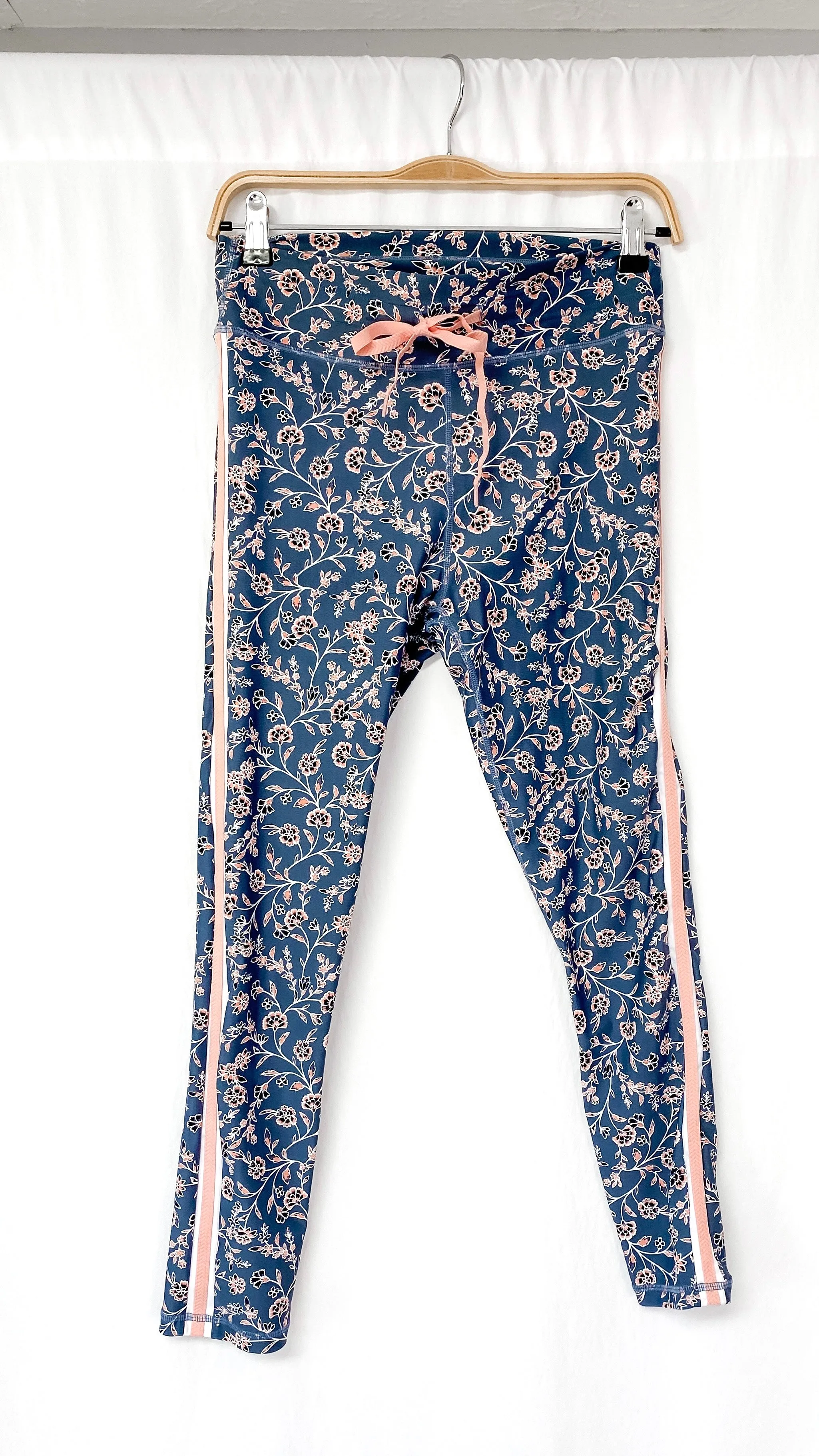 The Upside Santa Fe Floral Mid-Rise Leggings in Sherbert Floral (10 or M)